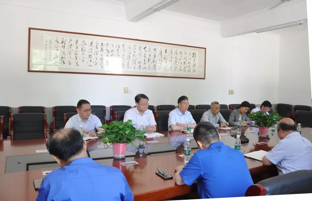 ?严鉴铂董事长一行深刻汉江机床调研领导工作