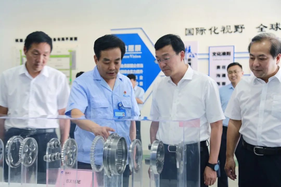 宝鸡市委副书记段幼龙光临秦川集团调研