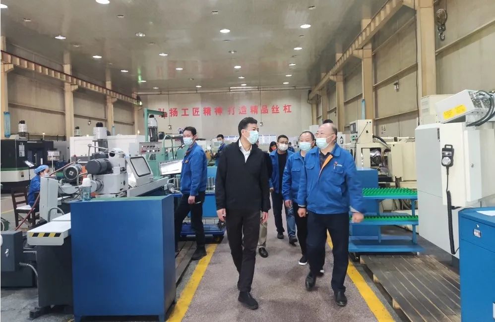 严鉴铂：解放思想 主作为为 思变应变