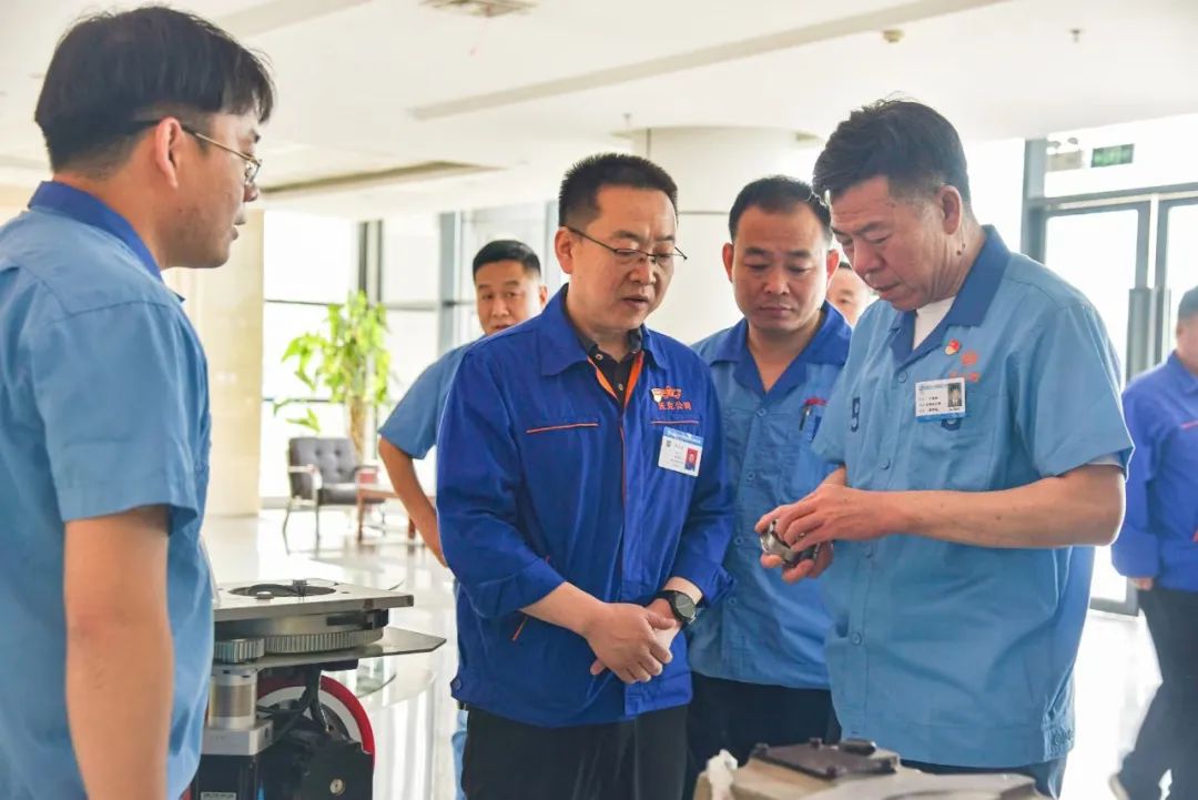 严鉴铂深刻沃克齿轮调研领导工作