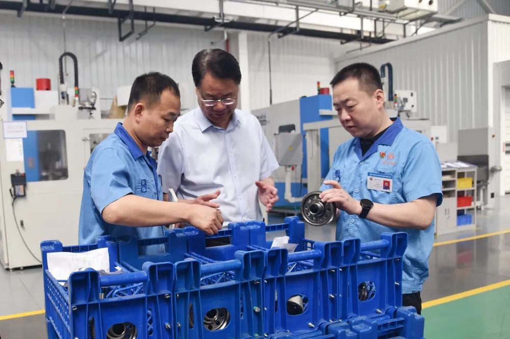 【集团资讯】李强总裁深刻沃克齿轮公司调研